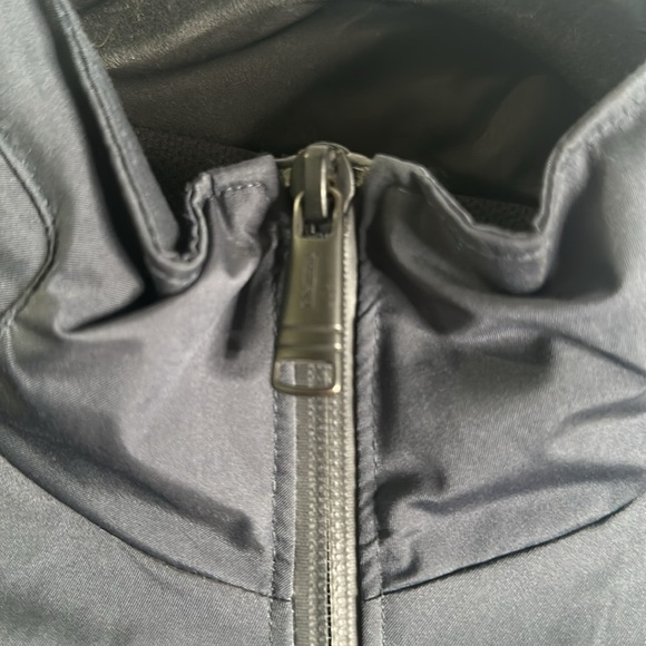 TUMI navy blue packable rain jacket size XlArge - Picture 3 of 15